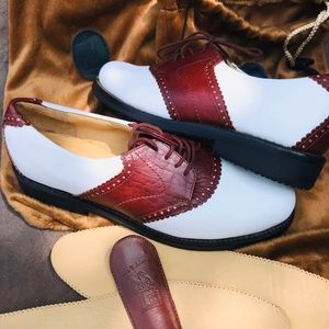 Tauer and Johnson spikeless women’s golf shoes